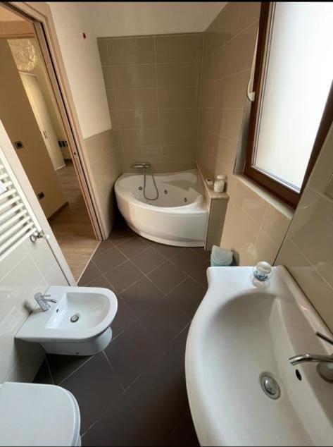 Mario Al Borgo Hotel ซัน เบเนเดตโต เดล ตรอนโต ภายนอก รูปภาพ